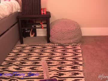 girl
        fiery_redhead cam image #2061191