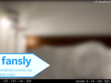 girl
        its_lily cam image #443678