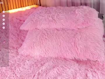 girl
        little_effy18 cam image #4086458