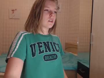 girl
        cutieurgirl cam image #346569