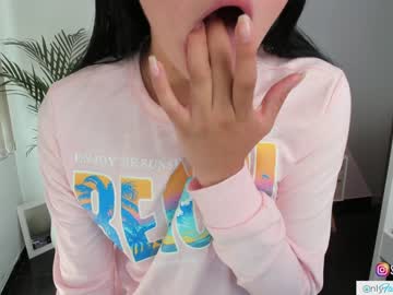 girl
        pavlovacoluccii_ cam image #1046003