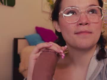girl
        chery_lady22 cam image #1695836