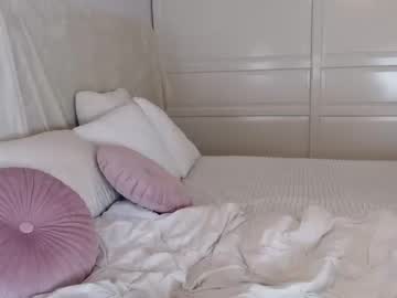 girl
        lilemilyy cam image #3839833