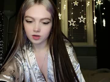 girl
        small_blondee cam image #2843448