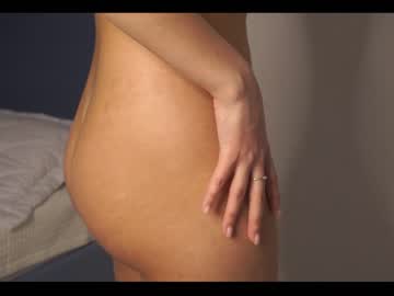 girl
        emilybatee cam image #3653352