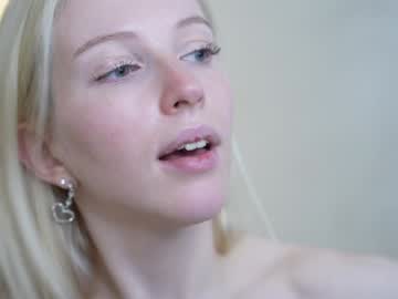 girl
        my_stella cam image #5738100
