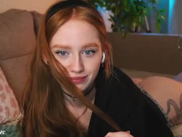girl
        lizzy_blaze cam image #4215422