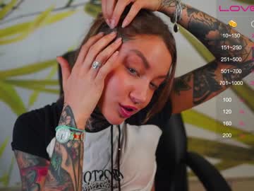 girl
        nickyneck cam image #1705692