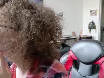 girl
        gomoreup cam image #6268406