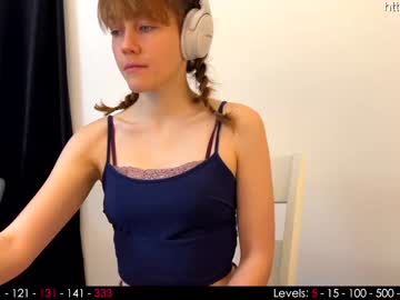 girl
        its_lily cam image #975349