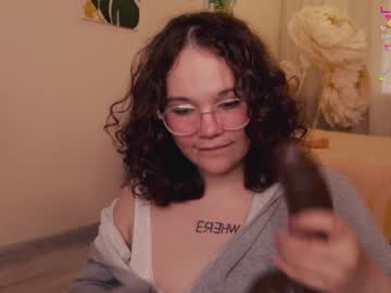 girl
        chery_lady22 cam image #1652902