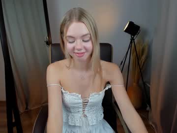 girl
        cassie_palmer cam image #2882175