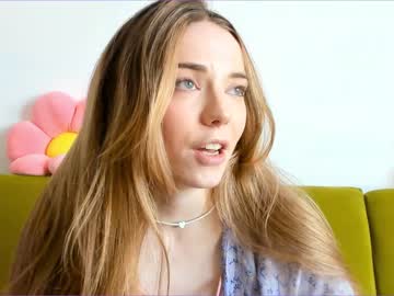 girl
        thisisamelia cam image #4227032
