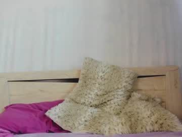 girl
        crystalnut cam image #3799695
