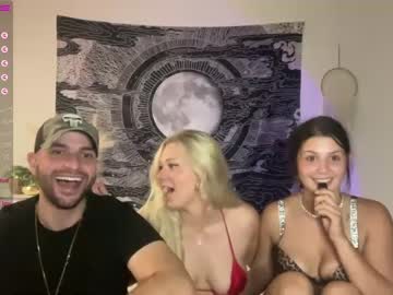 couple
        prettypoliteladies cam image #2097772