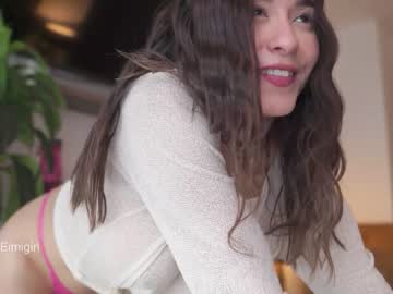 girl
        emyii cam image #2771115