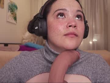 girl
        chery_lady22 cam image #1796297