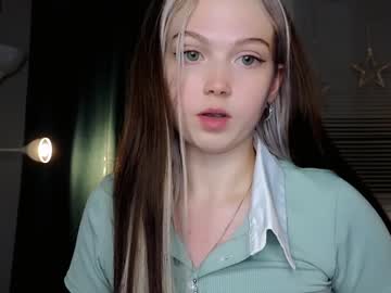 girl
        small_blondee cam image #2814963