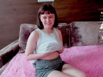 girl
        heathercarols cam image #1790576