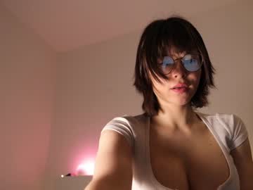 girl
        sae__ cam image #1070648