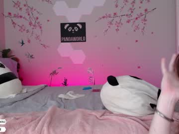couple
        pandaworldcb cam image #845674