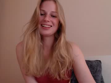 girl
        magic_couple13 cam image #2014335