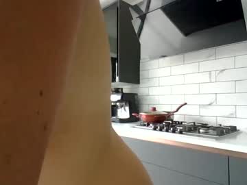 girl
        eatmypie69 cam image #2675315