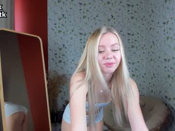 girl
        cassie_palmer cam image #3909142