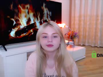 girl
        shy_blondiee cam image #895307