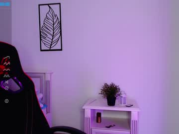 girl
        small_blondee cam image #915977