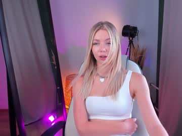 girl
        cassie_palmer cam image #4657082