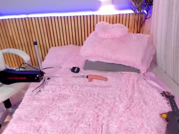 girl
        little_effy18 cam image #4078867