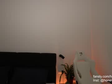 girl
        honeyyykate cam image #4140661