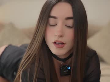 girl
        emyii cam image #4912090