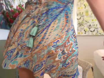 girl
        island_peach cam image #3919282