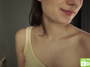 girl
        tessarosse_ cam image #1611517