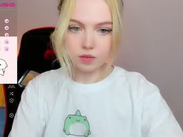 girl
        small_blondee cam image #880609