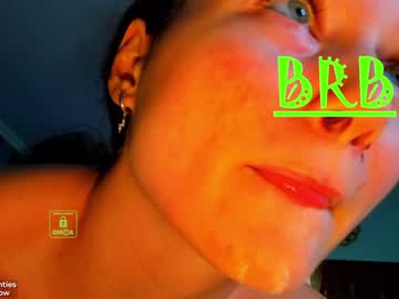 girl
        demurelixir cam image #3410907