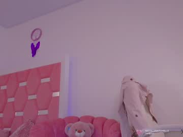 girl
        nicolle_mitchelle cam image #4630248