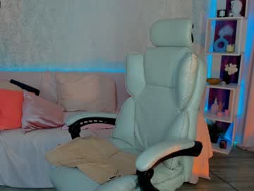 girl
        madeline_jackson cam image #380090