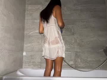 girl
        emilybatee cam image #4918741