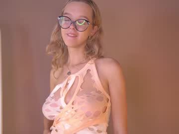 girl
        tessarosse_ cam image #5118545