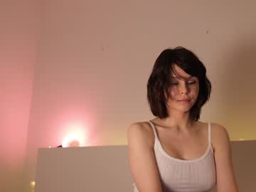 girl
        reei__ cam image #2255775