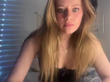 girl
        drewrose24 cam image #6220067