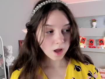 girl
        lynngroves cam image #5335616