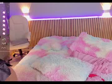 girl
        little_effy18 cam image #3704380