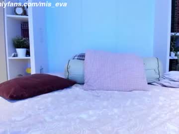 girl
        mis_eva cam image #413152