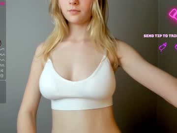 girl
        porcelain__doll cam image #1566677