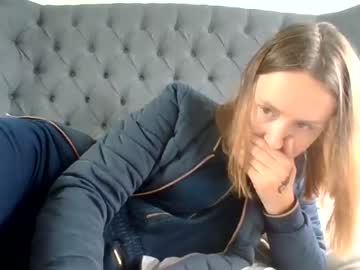 girl
        eatmypie69 cam image #2746690