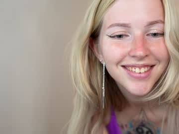 girl
        my_stella cam image #2072991